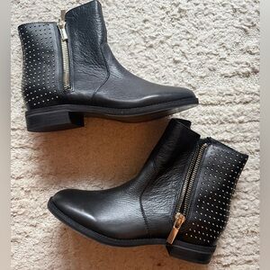 Kenneth Cole biker boots leather
Black size 8